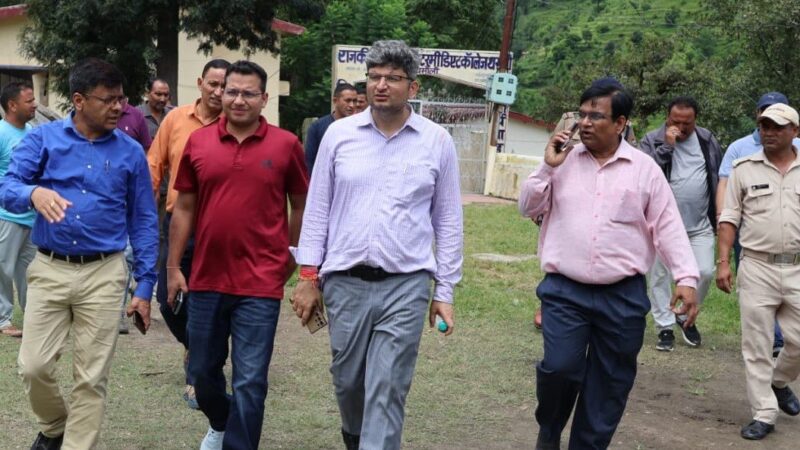 डीएम व एसपी थराली मोर्चे पर, प्रभावितों को दे रहे भरोसा