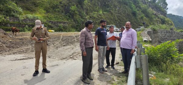 एनएचआईडीसीएल ने मैठाणा भू धसाव क्षेत्र का सुधारीकरण कार्य किया शुरू, उपजिलाधिकारी ने सुधारीकरण कार्य का स्थलीय निरीक्षण कर, दिए आवश्यक दिशा निर्देश