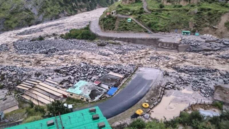 सीमावर्ती क्षेत्रों को जोड़ने वाला तमक नाले पर बना पुल बहा