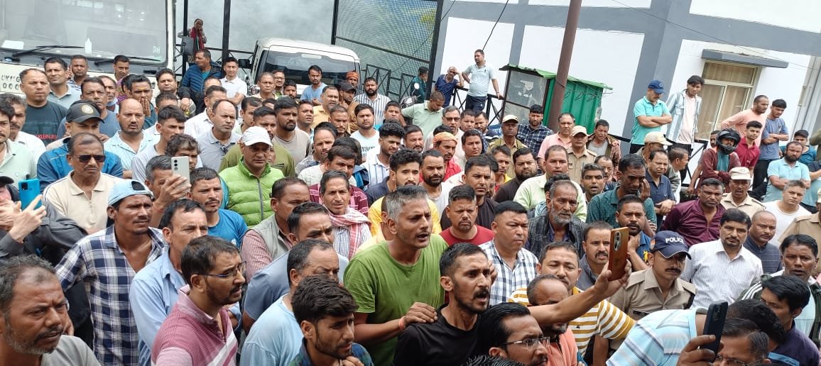 प्रसव के दौरान महिला की मौत के मामले पर काटा हंगामा, डीएम ने दिए मजिस्ट्रीयल जांच के आदेश