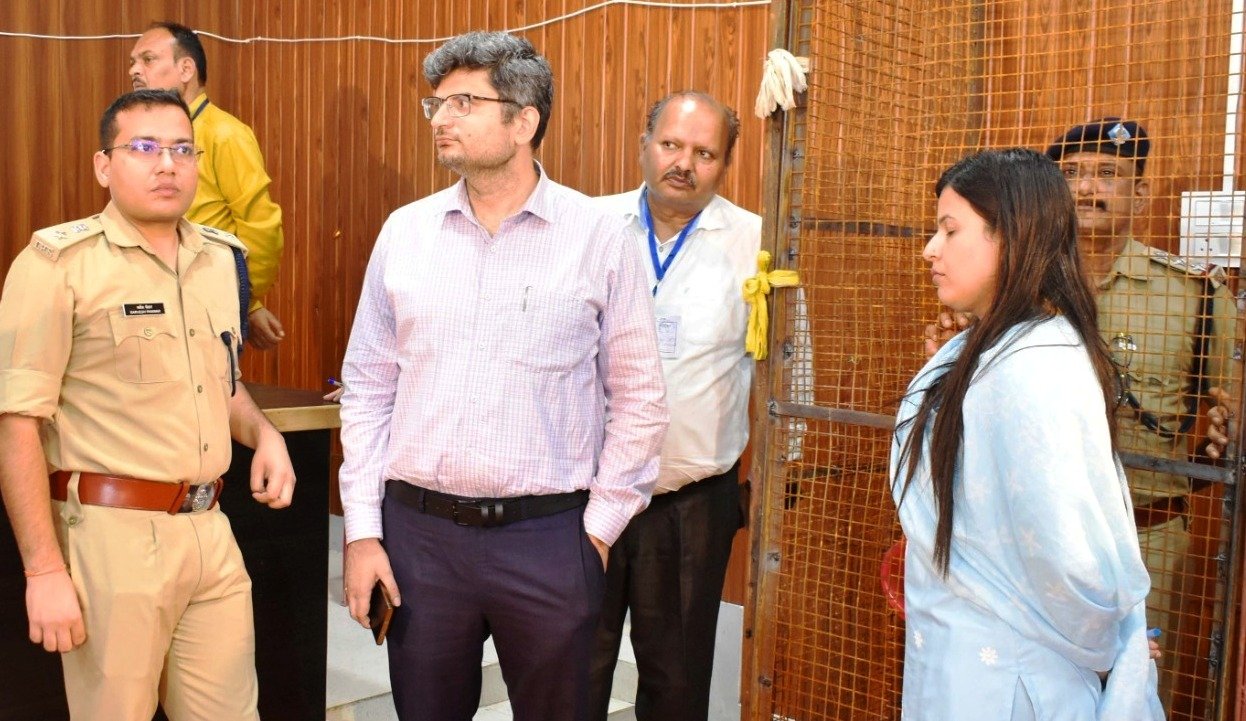 डीएम संदीप तिवारी व एसपी सर्वेश पंवार ने लिया मतगणना स्थल का जायजा