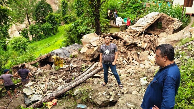 चमोली : भू-स्खलन से गोशालाएं क्षतिग्रस्त, पांच मवेशी घायल, 10 लापता