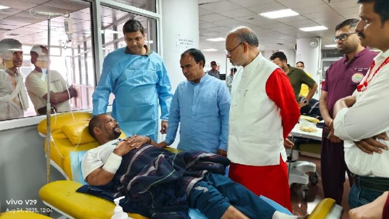 स्वास्थ्य मंत्री डॉ धन सिंह रावत ने जाना थराली आपदा के घायलों का हालचाल, एम्स ऋषिकेश में भर्ती घायलों को बेहतर उपचार का दिया भरोसा