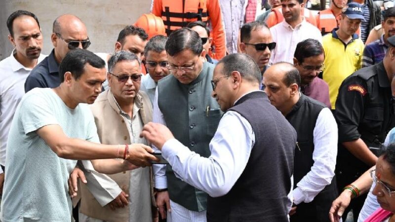 मुख्यमंत्री धामी ने जनपद की बड़कोट तहसील के स्यानाचट्टी में आपदा प्रभावित क्षेत्र का किया स्थलीय निरीक्षण, सीएम ने प्रभावितों से मिल कर सुनी समस्याएं, प्रभावितों को हर संभव सहायता दिए जाने का दिया आश्वाशन