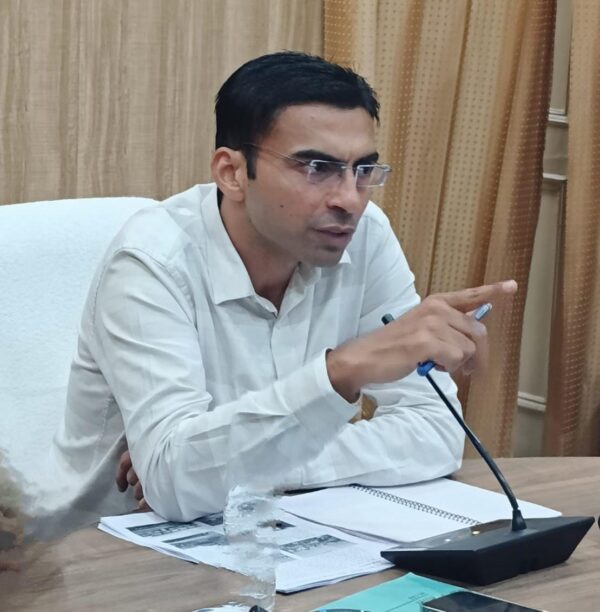 डीएम सविन बंसल के सख्त निर्देश, जिले के समस्त सार्वजनिक रास्ते, सड़के आंतरिक मार्ग पटाखा बिक्री के लिए पूर्णतः प्रतिबन्धित