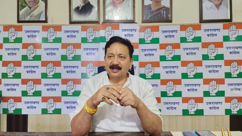 सैनिक के बेटे की इलाज के अभाव में मौत पर सियासी घमासान, कांग्रेस का सरकार पर तीखा हमला