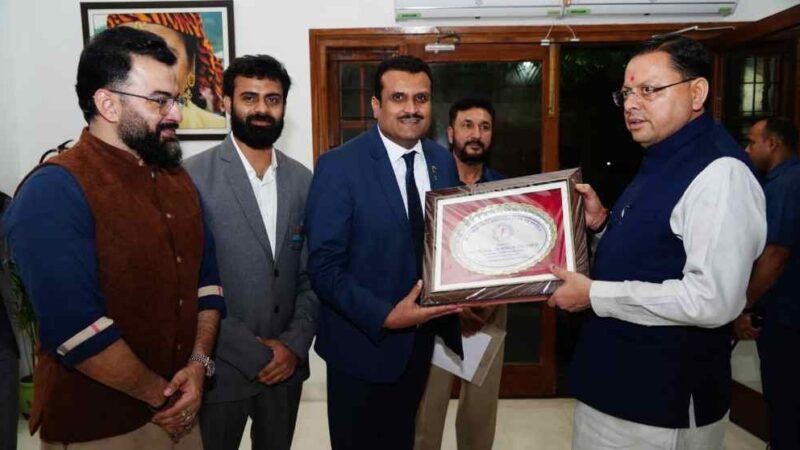 सीएम पुष्कर सिंह धामी से मुख्यमंत्री आवास में आइस स्केटिंग एसोसिएशन ऑफ इंडिया के प्रतिनिधिमंडल ने की शिष्टाचार भेंट