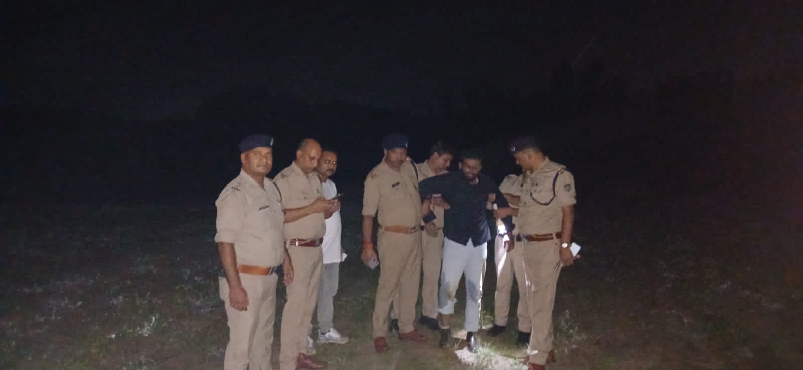 गंगनहर पुलिस की बदमाश से मुठभेड़, पैर में गोली लगने से हुआ घायल