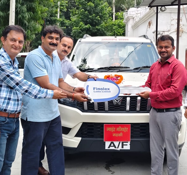 फिनोलेक्स केबल्स कंपनी ने सीएसआर से ज्वाइंट मजिस्ट्रेट रुड़की को दी महिंद्रा कार