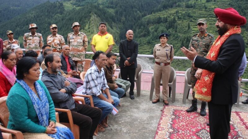 उत्तरकाशी में आपदा ग्रस्त क्षेत्रों का राज्यपाल ने किया दौरा, प्रभावित परिवारों को दिलाया हरसंभव सहायता का भरोसा
