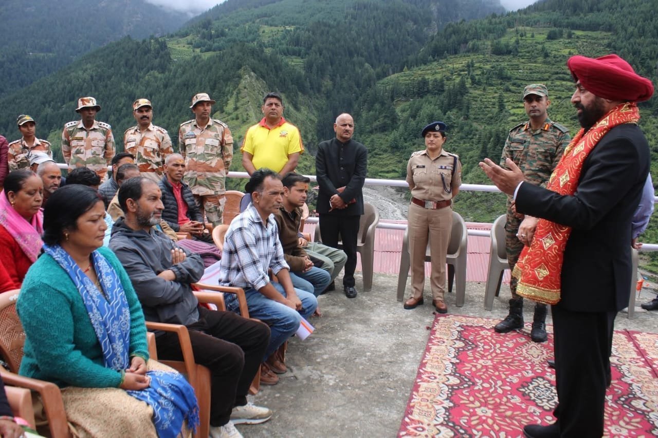 उत्तरकाशी में आपदा ग्रस्त क्षेत्रों का राज्यपाल ने किया दौरा, प्रभावित परिवारों को दिलाया हरसंभव सहायता का भरोसा