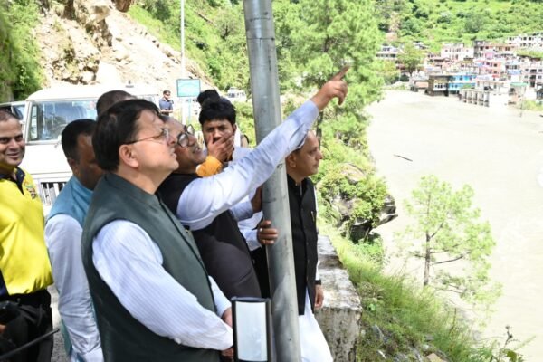 उत्तरकाशी : सीएम धामी पहुंचे स्यानाचट्टी, आपदा प्रभावितों को दिलाया हर संभव मदद का भरोसा