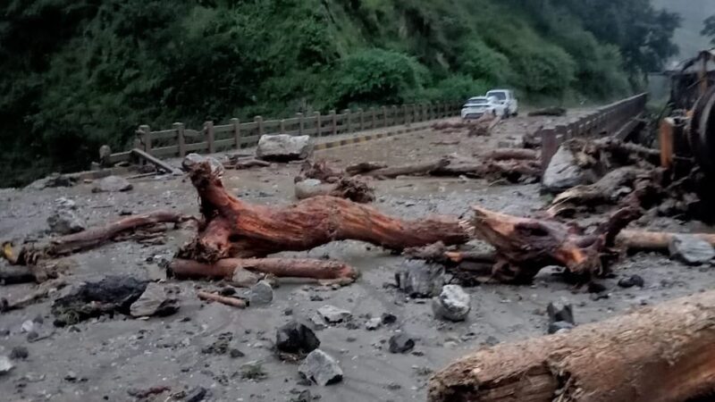 उत्तरकाशी में नहीं थम रही आफत, गंगोत्री हाईवे कई जगहों पर बंद