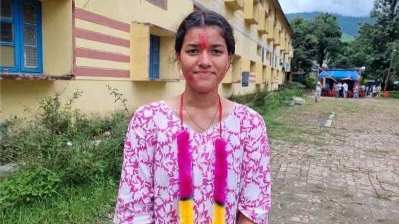 21 साल की प्रियंका नेगी संभाली सीएम धामी के आदर्श गांव सारकोट की कमान, सबसे कम उम्र की बनीं ग्राम प्रधान