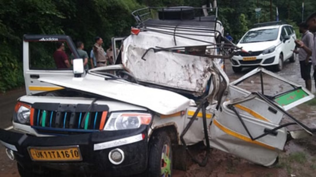 उत्तराखंड में बड़ा हादसा, पहाड़ी से मौत बनकर गिरी चट्टान, दो की मौत, पांच घायल