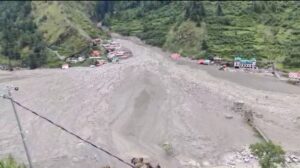 उत्तरकाशी: धराली में आपदा प्रभावितों से मिले मुख्यमंत्री धामी, राहत कार्य तेज करने के निर्दे