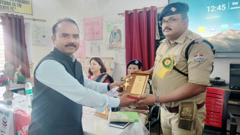 कोटद्वार : ट्रैफिक पुलिस और AHTU ने चलाया जागरूकता अभियान