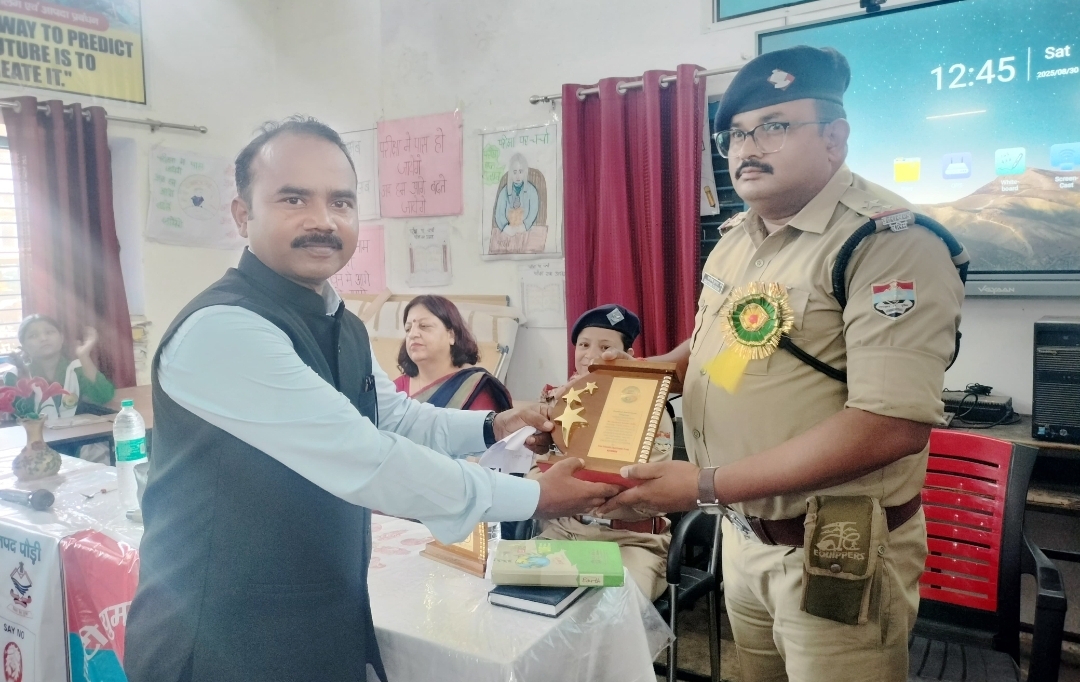 कोटद्वार : ट्रैफिक पुलिस और AHTU ने चलाया जागरूकता अभियान