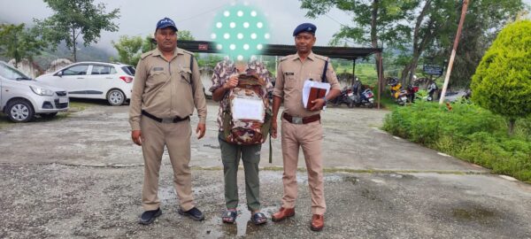 एसपी अजय गणपति का नशा तस्करों पर कड़ा प्रहार लगातार जारी, थाना बनबसा पुलिस व एसओजी ने 100 ग्राम से अधिक MDMA ड्रग्स के साथ तस्कर को किया गिरफ्तार