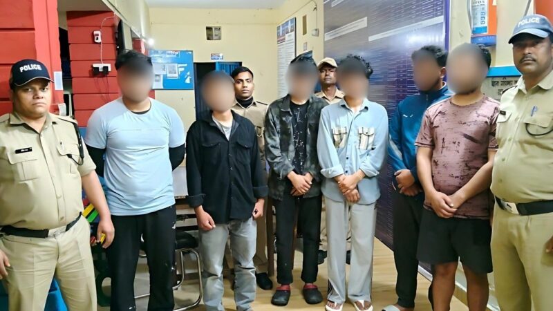 सार्वजनिक स्थान पर हंगामा करने पर 06 गिरफ्तार