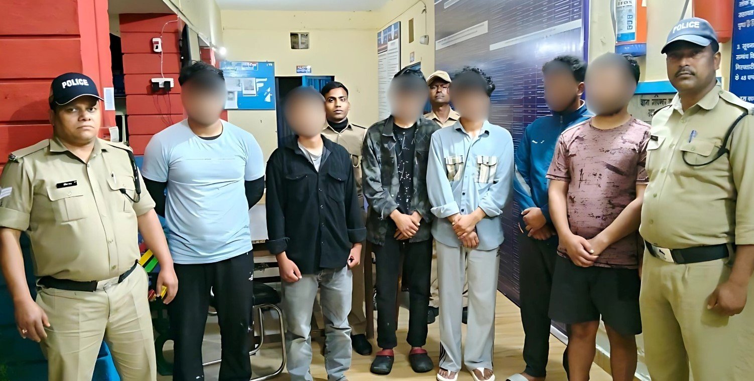 सार्वजनिक स्थान पर हंगामा करने पर 06 गिरफ्तार