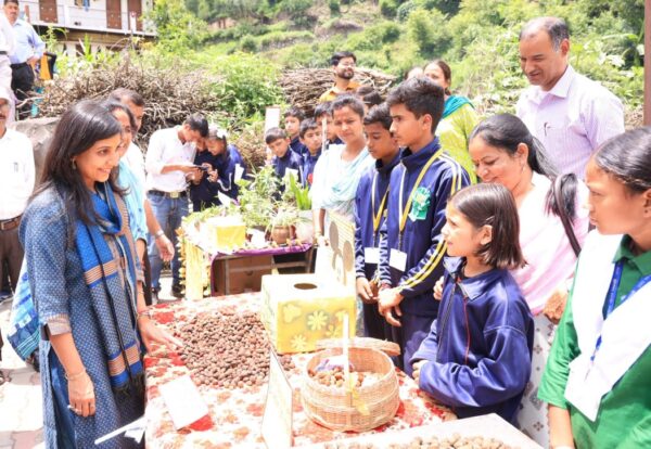 पर्यावरण संरक्षण में वृक्षों की भूमिका अत्यंत महत्वपूर्ण – डीएम स्वाति एस. भदौरिया