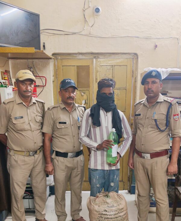 एसपी तृप्ति भट्ट की नशे के खिलाफ सर्जिकल स्ट्राइक जारी, चौकी जीआरपी लालकुआं ने 63 लीटर अवैध कच्ची शराब के साथ युवक को किया गिरफ्तार
