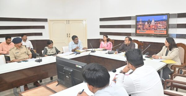 बाल एवं महिला संरक्षण को लेकर डीएम मयूर दीक्षित सख्त, अधिकारियों को दिए ये अहम निर्देश