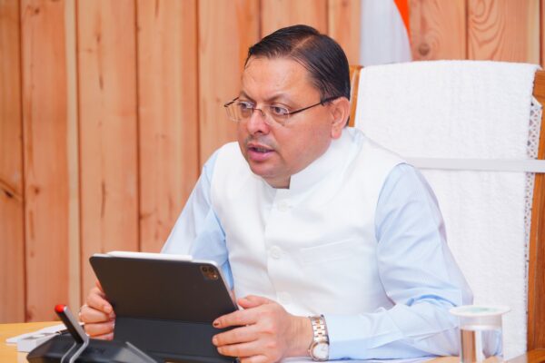 मुख्यमंत्री धामी ने प्रदेश के सभी डीएम को दिए सख्त निर्देश, ग्राउंड ज़ीरो पर रहें अधिकारी, अवैध दस्तावेजों पर हो कड़ी कार्रवाई