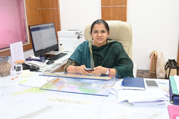 डीएम नितिका खण्डेलवाल ने सभी अधिकारियों एवं कर्मचारियों के अवकाश पर लगाई रोक