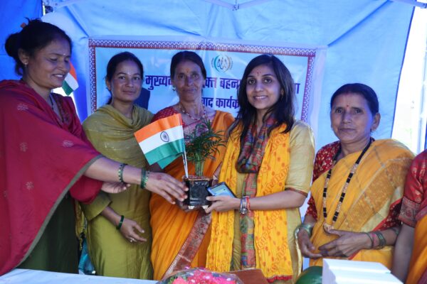 पौड़ी गढ़वाल : मुख्यमंत्री सशक्त बहना उत्सव योजना का शुभारंभ, जिले में 24 स्थानों पर लगाए गए स्टॉल, सीएम धामी ने साधना क्लस्टर की सदस्यों से किया संवाद, दीं शुभकामनाएं