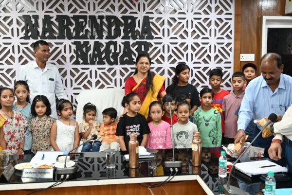 डीएम नितिका खण्डेलवाल ने “सीड राखी” का किया अनावरण, राखी के बाद होगा पौधरोपण