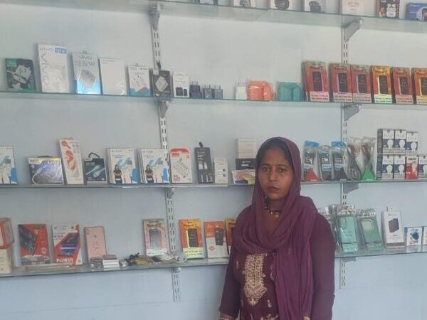 हरिद्वार : ग्रामोत्थान परियोजना ने बदली मोनिका देवी की तकदीर, मोबाइल रिपेयरिंग दुकान से बनीं आत्मनिर्भर