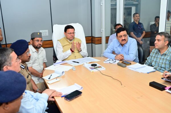 धराली आपदा : दूसरे दिन भी जिले में रहकर रेस्क्यू ऑपरेशन की निगरानी और निर्देशन में जुटे रहे सीएम धामी