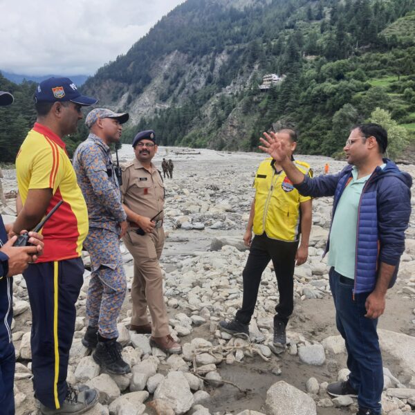 उत्तरकाशी : धराली में 02 IAS व 02 IPS ने संभाली कमान, युद्धस्तर पर राहत-बचाव कार्य जारी, 260 यात्रियों का एयरलिफ्ट