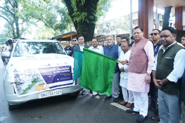 मुख्यमंत्री पुष्कर सिंह धामी ने कोटक महिंद्रा बैंक द्वारा धराली में राहत एवं पुनर्वास के लिए भेजी जा रही आपदा राहत सामग्री को किया रवाना