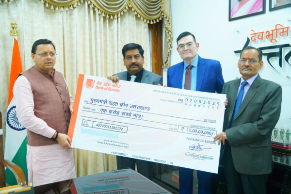 उत्तरकाशी आपदा राहत : सीएम धामी को बैंक ऑफ बड़ौदा ने मुख्यमंत्री राहत कोष के लिए दिया एक करोड़ रूपये का चेक