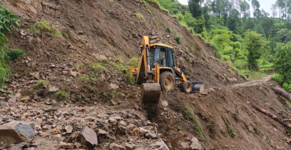 पौड़ी गढ़वाल : जिले में अतिवृष्टि के बाद राहत की रफ्तार, 255 सड़कें खुलीं, पेयजल–बिजली आपूर्ति बहाल