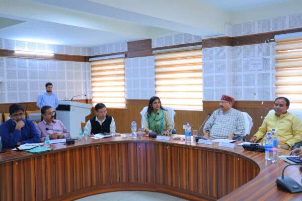 पौड़ी गढ़वाल : अतिवृष्टि प्रभावित क्षेत्रों में त्वरित राहत व पुनर्वास के निर्देश, कैबिनेट मंत्री सतपाल महाराज और डॉ. धन सिंह रावत ने की समीक्षा बैठक