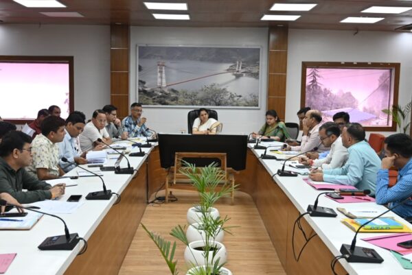 डीएम नितिका खण्डेलवाल की अध्यक्षता में प्राकृतिक आपदा के कारण हुई क्षति के आंकलन को लेकर बैठक आयोजित, दिए निर्देश