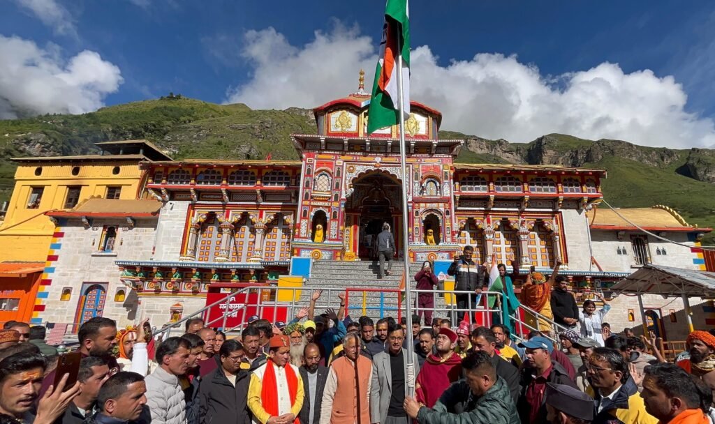 श्री बदरीनाथ केदारनाथ मंदिर समिति ने धूमधाम से मनाया स्वतंत्रता दिवस