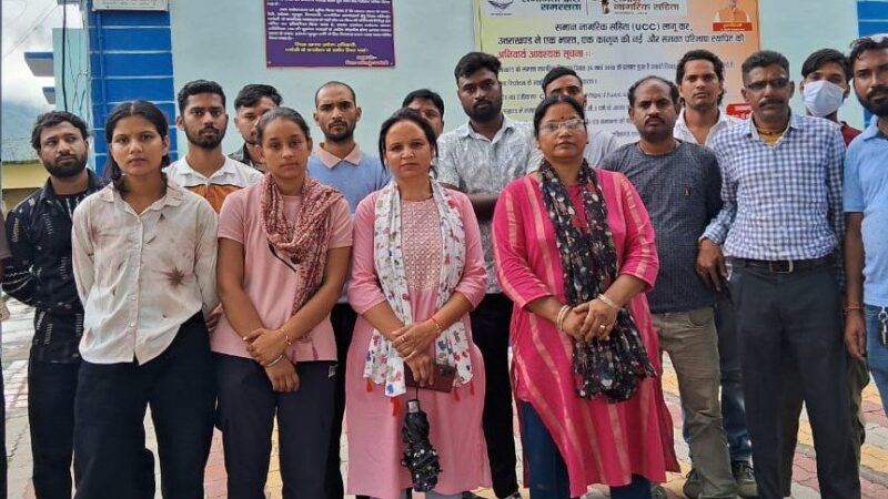 तीन दिन से लापता कर्मी को खोजने की डीएम व एसपी से लगाई गुहार
