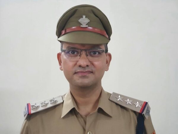 स्वतंत्रता दिवस पर जीआरपी में तैनात इंस्पेक्टर बिपिन चंद्र पाठक मुख्यमंत्री पदक से होंगे सम्मानित, एसपी तृप्ति भट्ट ने दी बधाई व शुभकामनाएं
