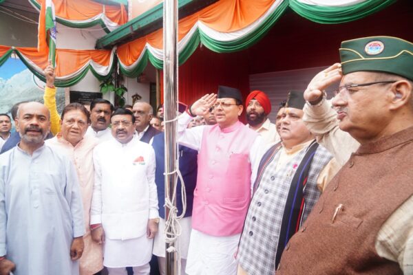 मुख्यमंत्री पुष्कर सिंह धामी ने 79वें स्वतंत्रता दिवस के अवसर पर भाजपा कार्यालय में किया ध्वजारोहण
