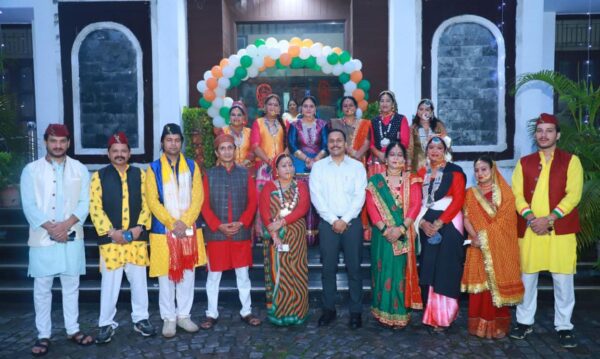 स्वतंत्रता दिवस के अवसर पर नई दिल्ली स्थित लाल किला में आयोजित कार्यक्रम में उत्तराखण्ड प्रवासियों के दल ने पारम्परिक वेशभूषा में किया प्रतिभाग