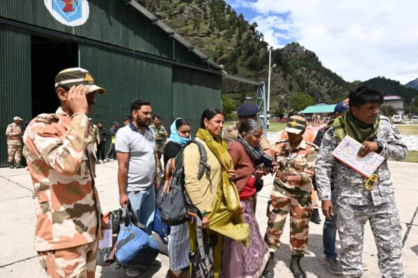 उत्तरकाशी : प्राकृतिक आपदा प्रभावित क्षेत्रों में राज्य सरकार द्वारा संचालित हेली सेवाएं बनी “संजीवनी”, गंभीर रूप से बीमार 3 लोगों को किया एयरलिफ्ट