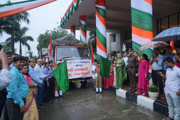 श्री गुरु राम राय विश्वविद्यालय ने धराली उत्तरकाशी आपदा पीडितों के लिए भेजी राहत सामग्री, कुलपति व रजिस्ट्रार ने हरी झण्डी दिखाकर 04 वाहनों को किया रवाना
