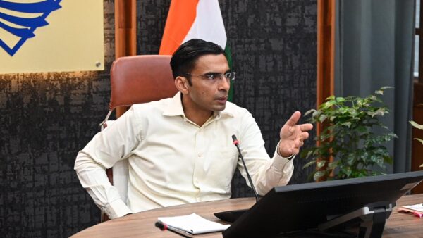 डीएम सविन बंसल की पहल पर गरीब माँ की बिटिया का स्वप्न होगा पूरा, मिली शिक्षा की सौगात, पढ़ाई का खर्च उठाएगा जिला प्रशासन