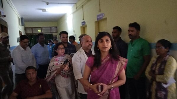 डीएम स्वाति एस. भदौरिया ने श्रीनगर बेस अस्पताल का औचक निरीक्षण कर बेहतर स्वास्थ्य सेवाओं के दिए निर्देश, फरासू भूस्खलन क्षेत्र का भी दौरा कर दिए सुरक्षा के निर्देश