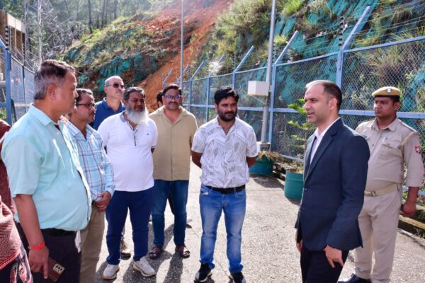 डीएम आशीष भटगांई ने मलबा आने की सूचना पर पिटकुल 132 केवी सर्विस स्टेशन नारायण देव वार्ड बागेश्वर का किया निरीक्षण, दिए सख्त निर्देश